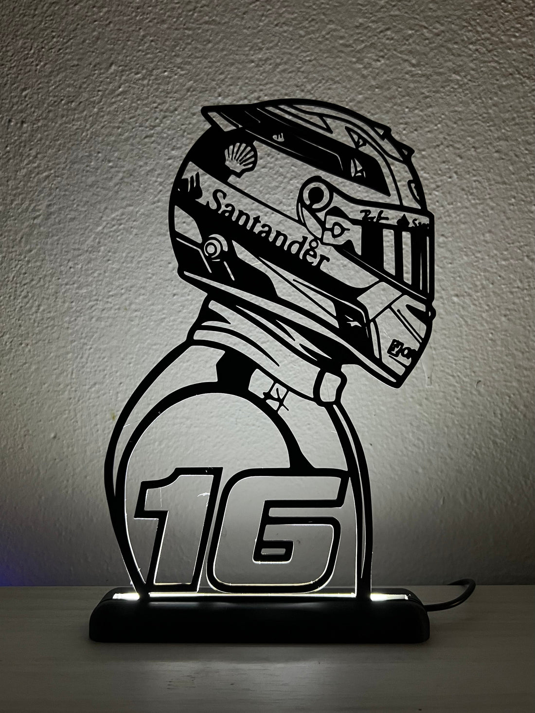 Lampada LED con silhouette 3D di Charles Leclerc su base illuminata