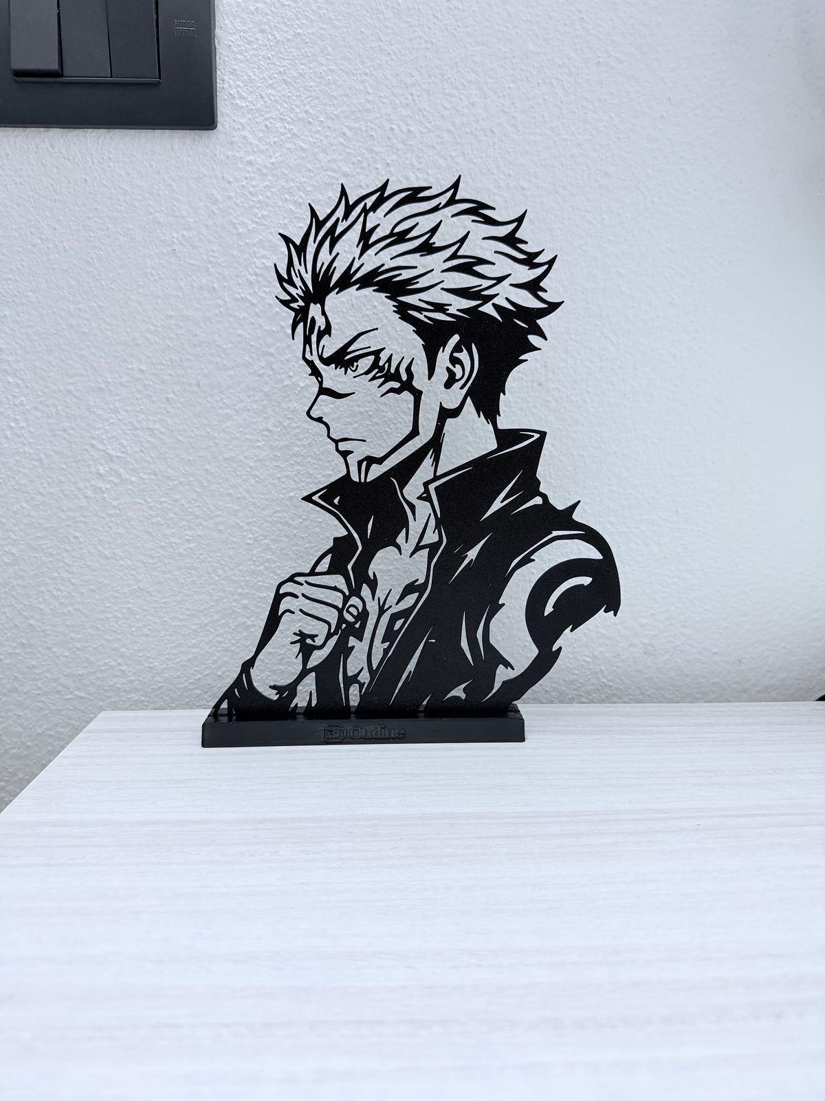 Silhouette 3D di Sukuna con base senza LED, vista d'insieme