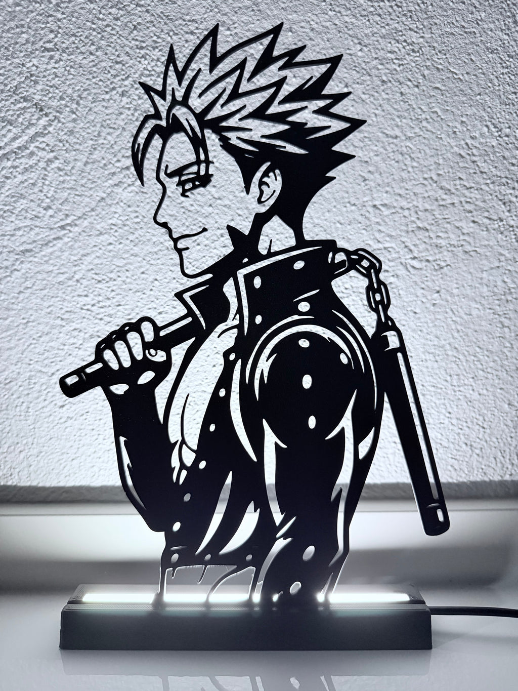 Lampada LED con silhouette 3D di Ban di Seven Deadly Sins accesa