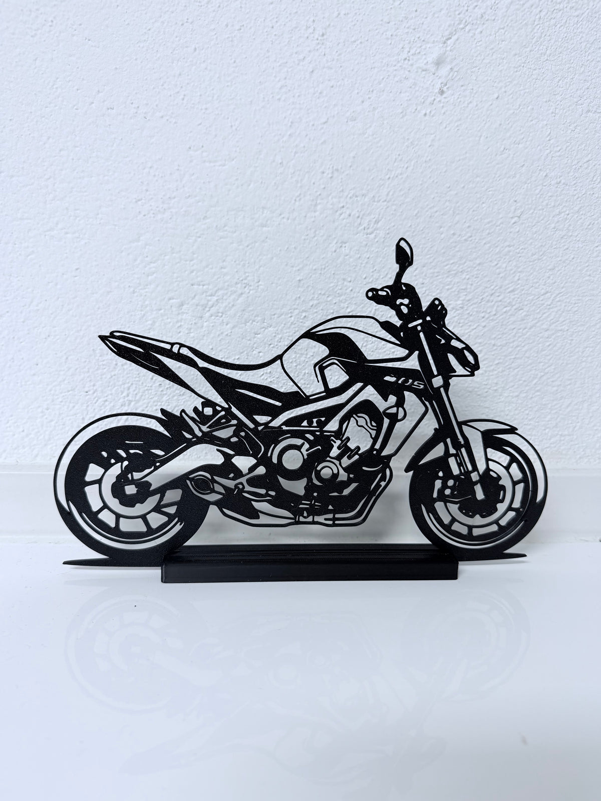 Lampada LED con silhouette 3D della Yamaha MT-09 2017-2020 – 3DOutline – foto 3