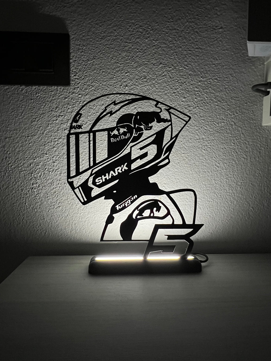 Silhouette 3D di Johann Zarco in plastica nera con base LED