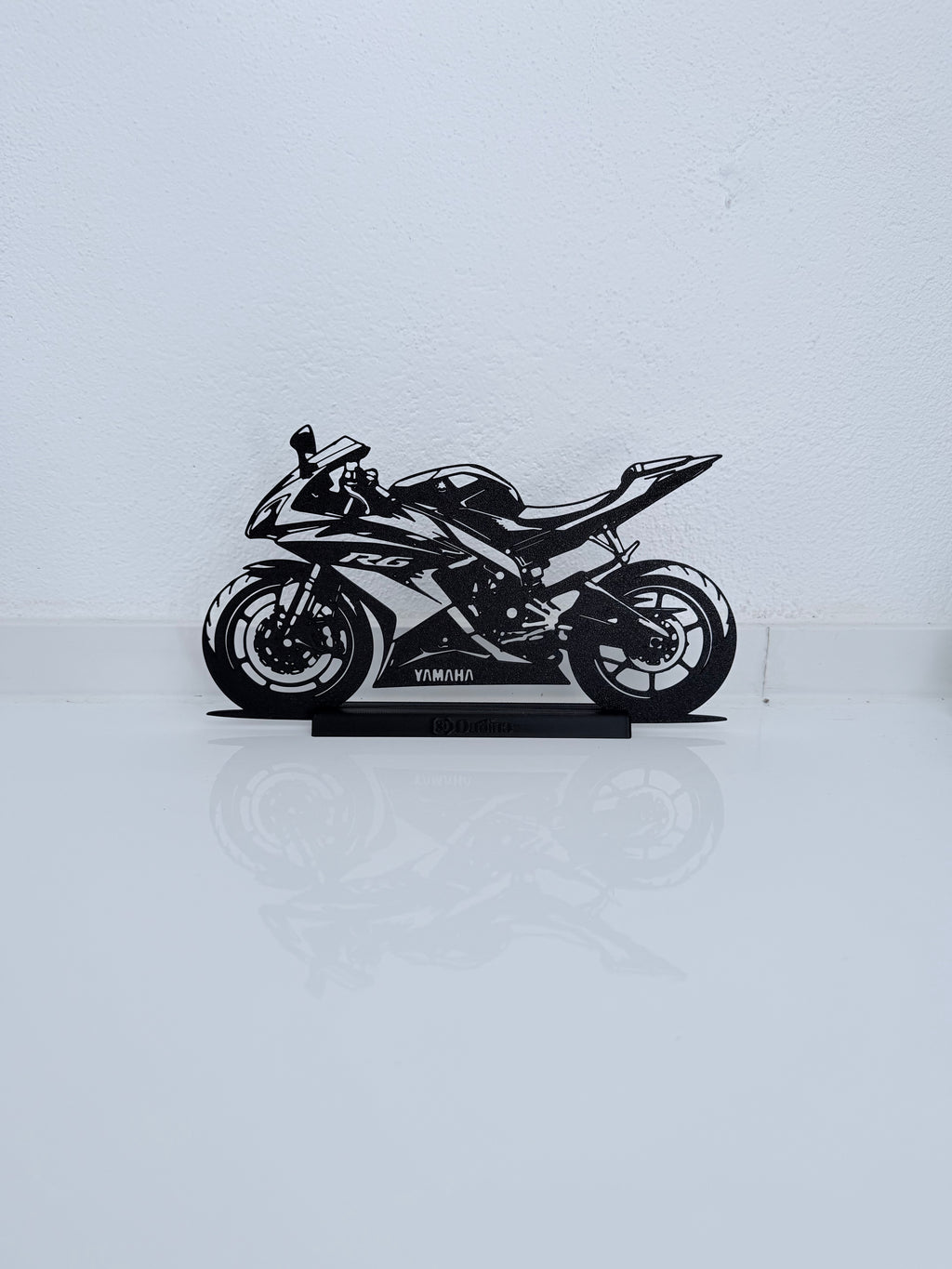 Silhouette 3D Yamaha YZF R6 con base senza LED, vista d'insieme