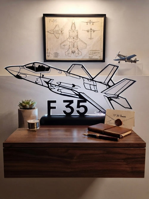 Lampada LED con silhouette 3D del caccia F35 su base illuminata