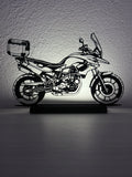Lampada LED con silhouette 3D della BMW F 700 GS su base illuminata