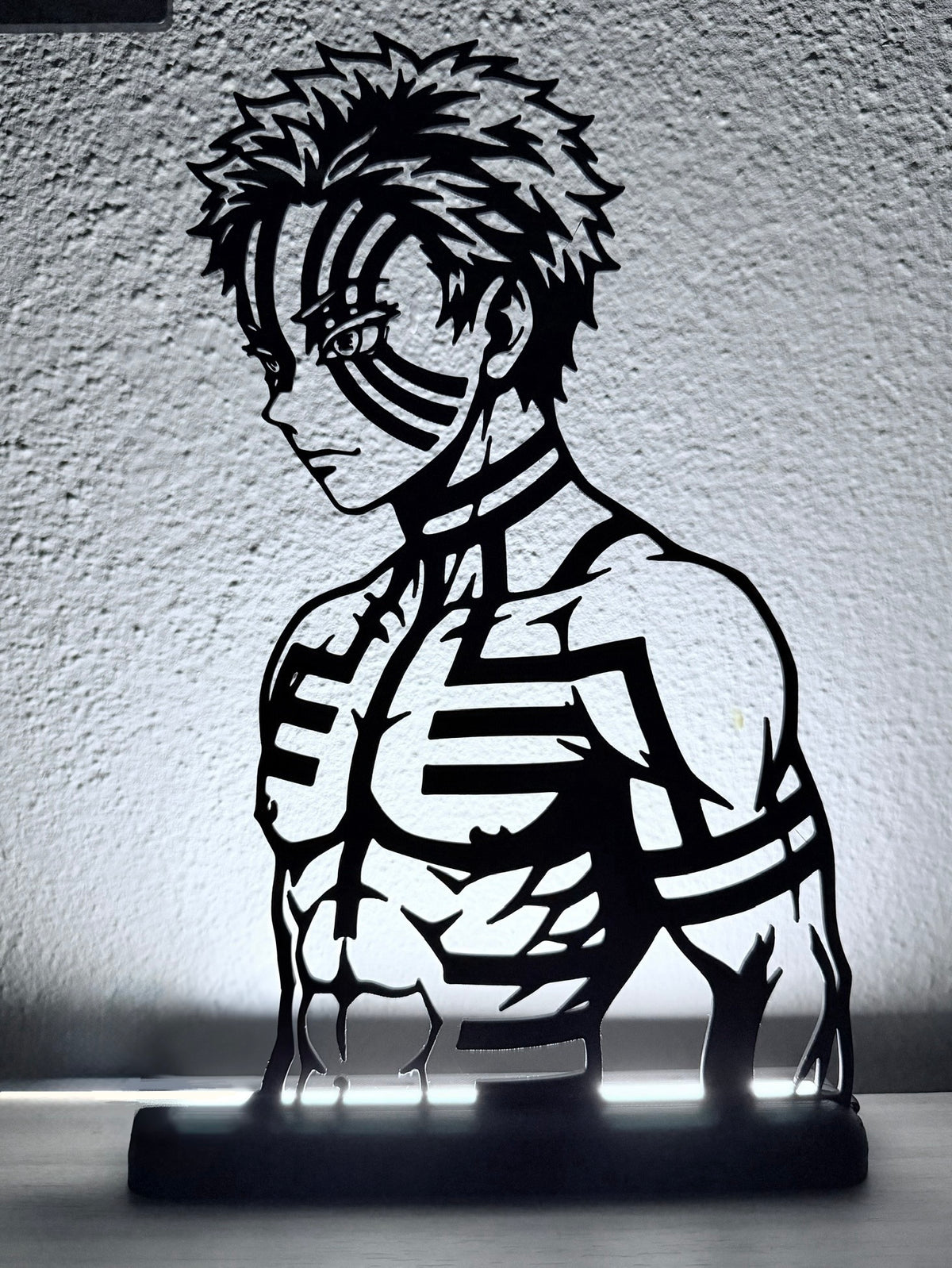 Lampada LED con silhouette 3D di Akaza di Demon Slayer accesa