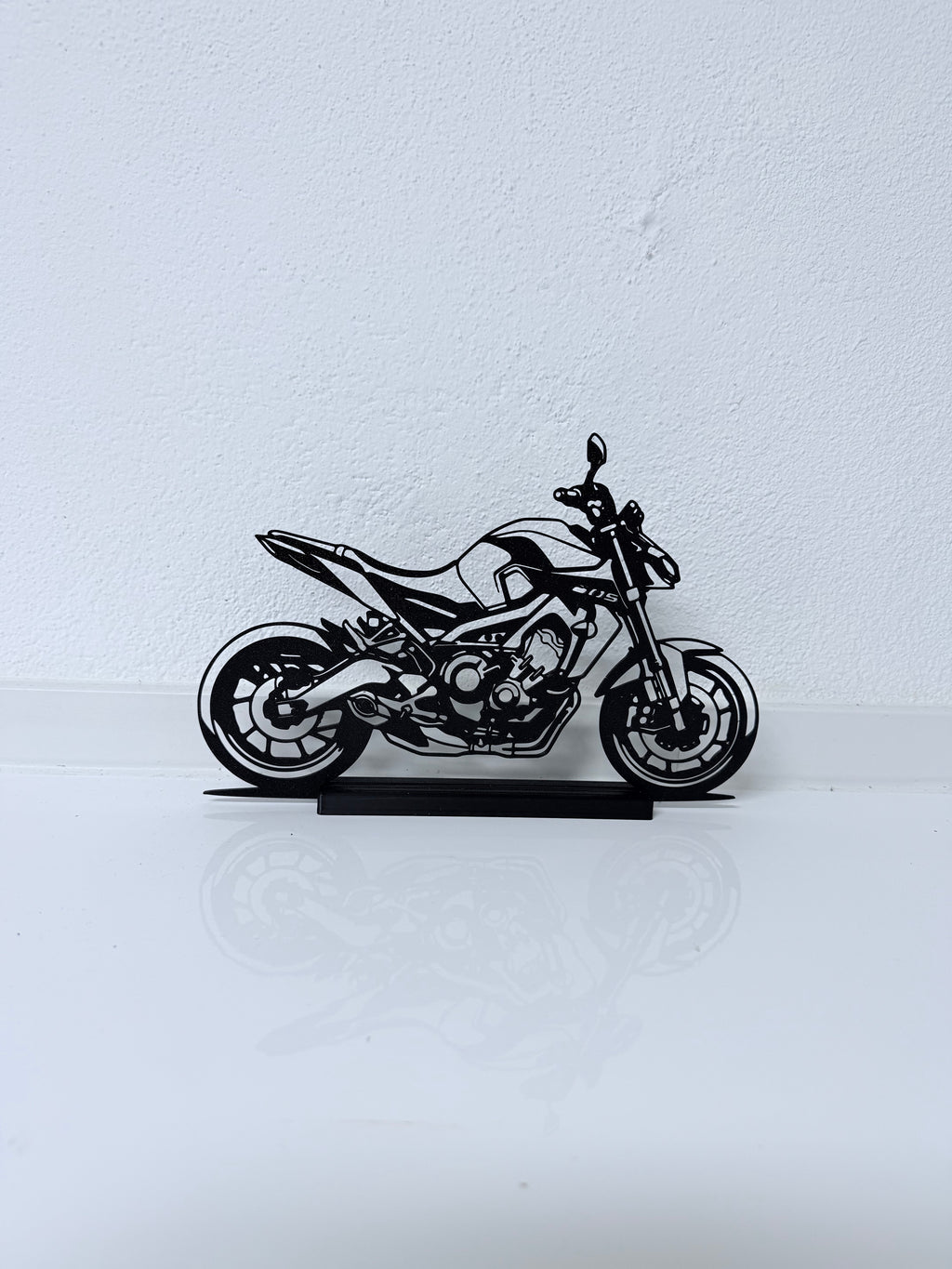 Lampada LED con silhouette 3D della Yamaha MT-09 2017-2020 – 3DOutline – foto 4