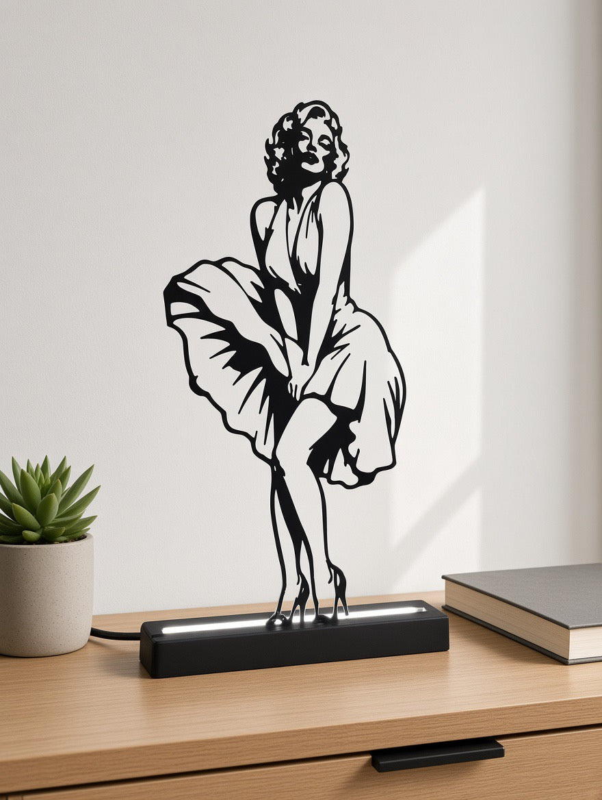 Lampada LED Marilyn Monroe con la gonna al vento su scrivania