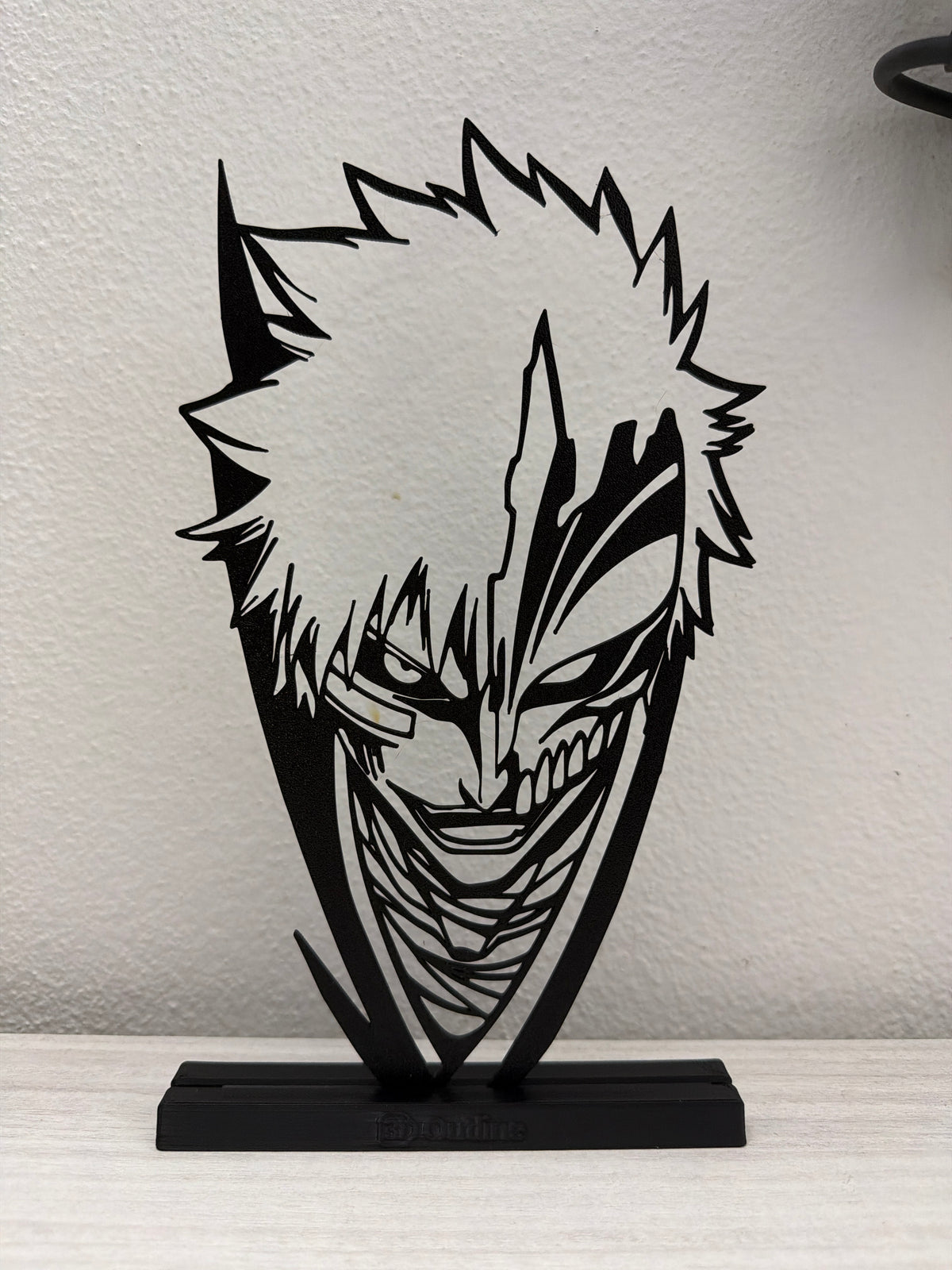 Silhouette 3D di Ichigo Kurosaki di Bleach su base senza LED