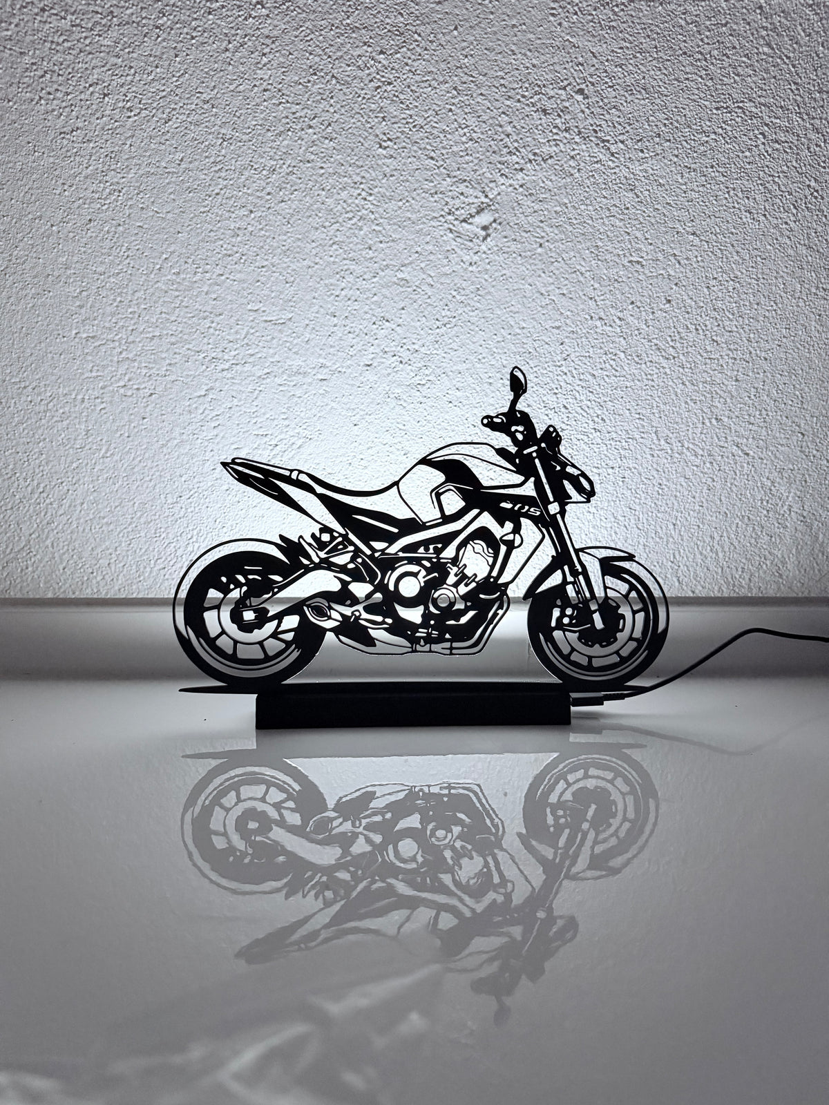 Lampada LED con silhouette 3D della Yamaha MT-09 2017-2020 – 3DOutline – foto 2
