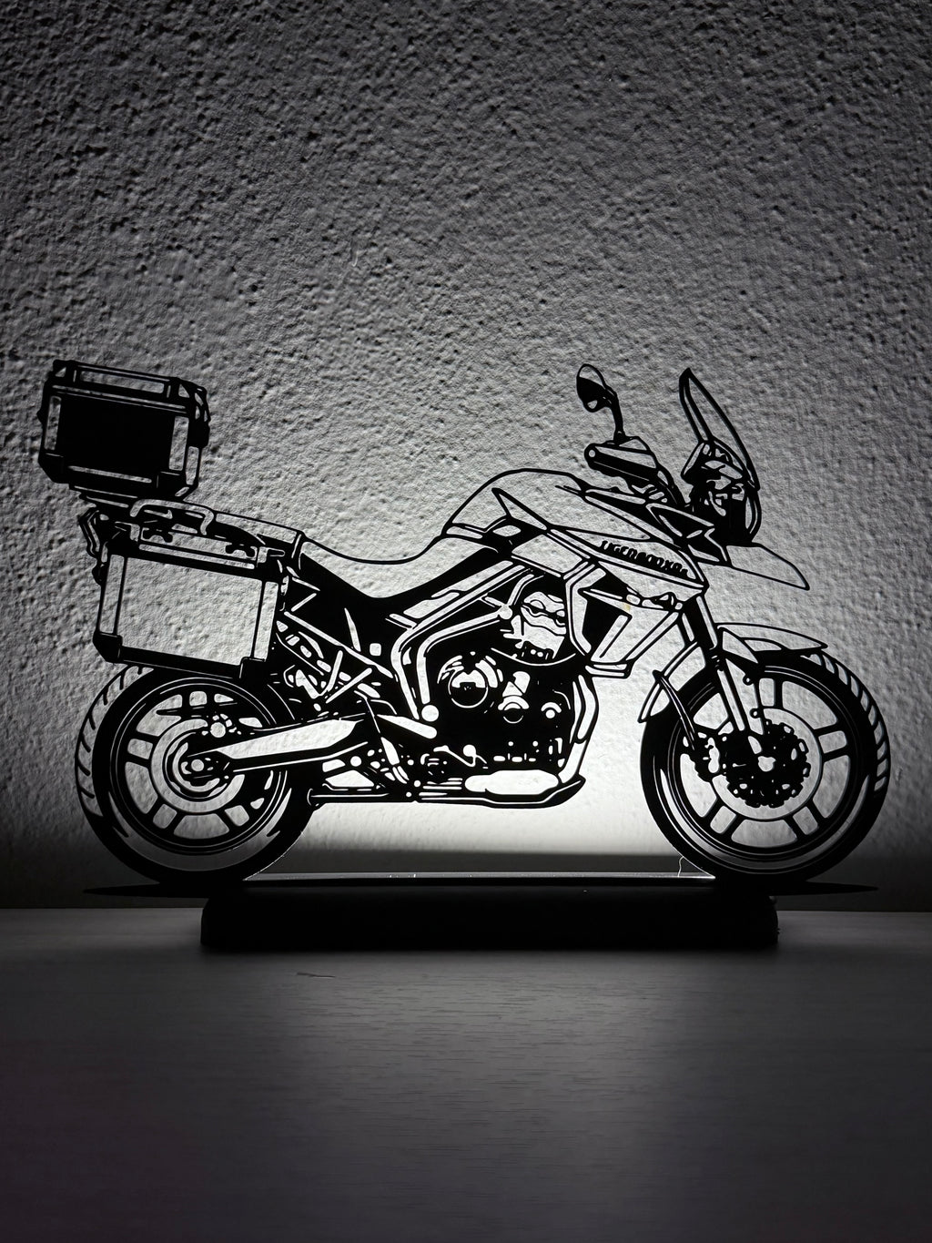 Lampada LED con silhouette 3D della Triumph Tiger 800 XRX su base illuminata