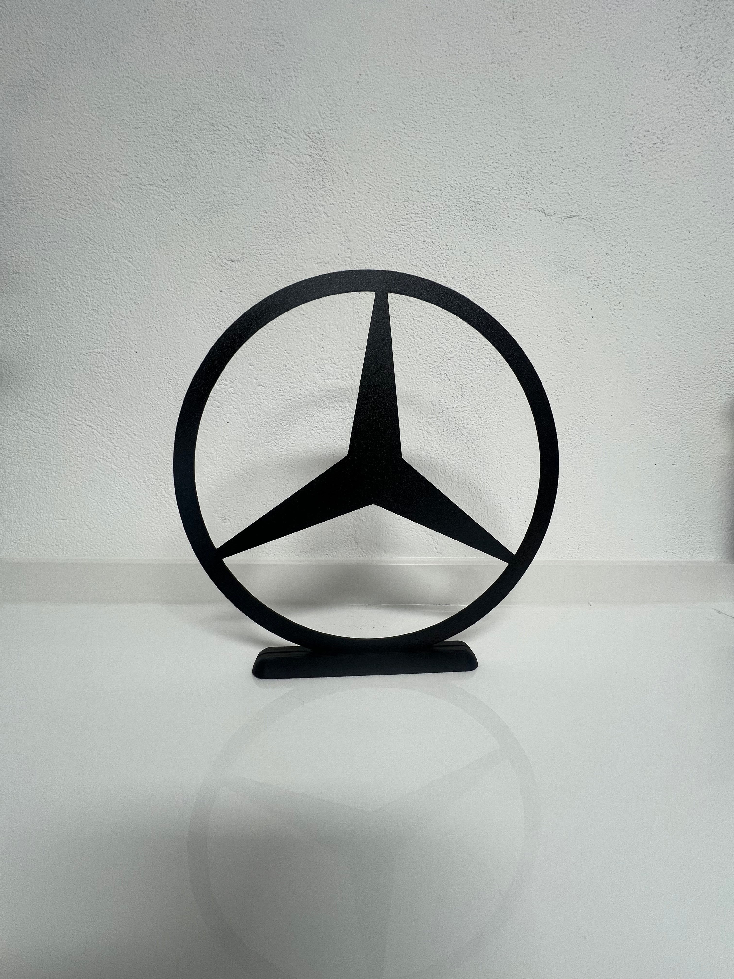 Silhouette da esposizione logo Mercedes