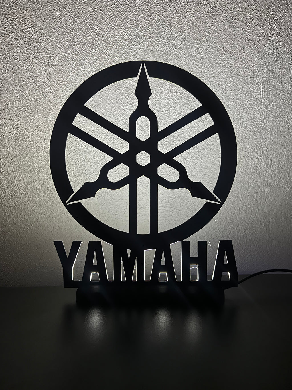 Lampada da esposizione con LED logo Yamaha