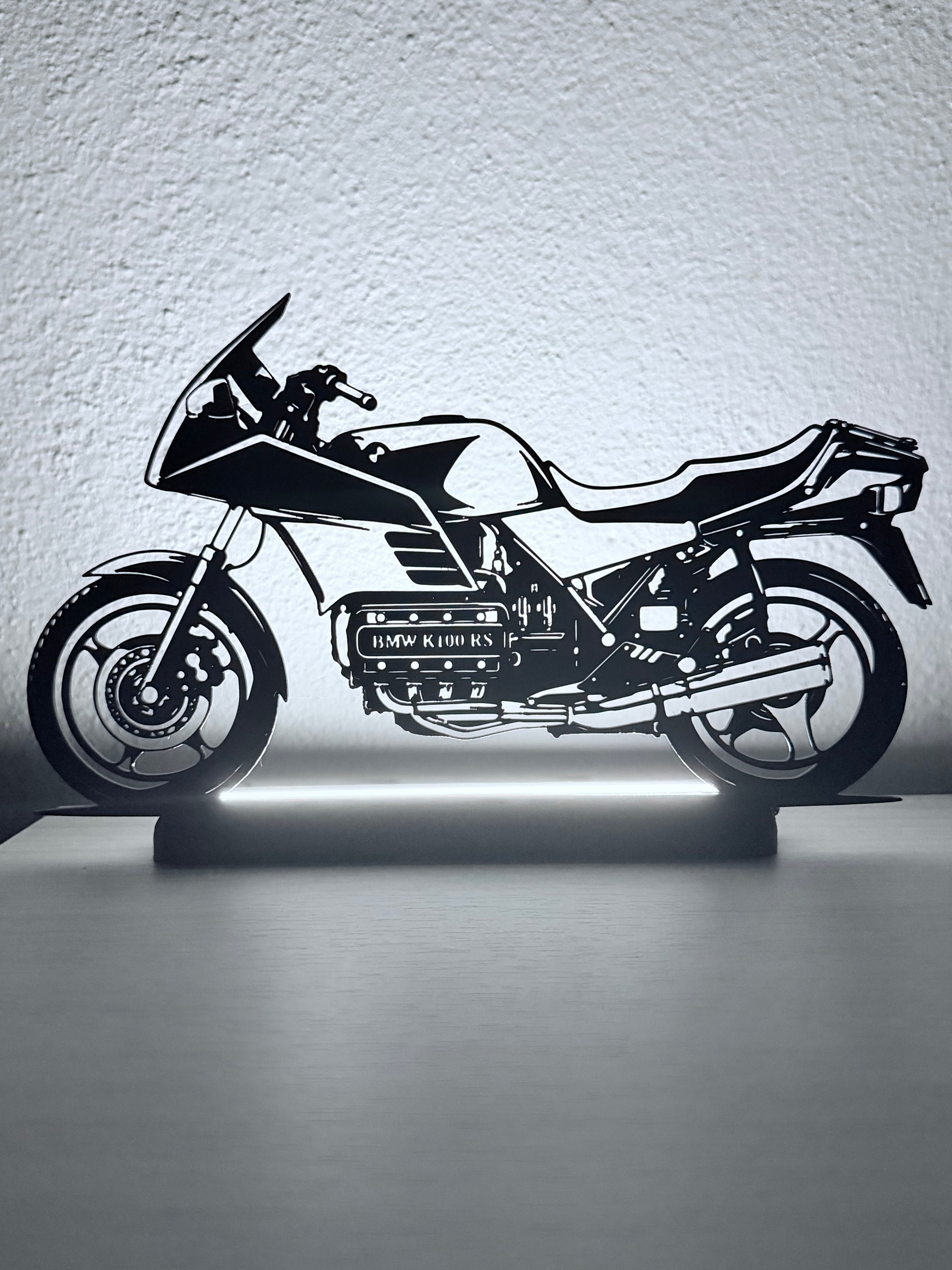Lampada LED con silhouette 3D della BMW K100RS accesa